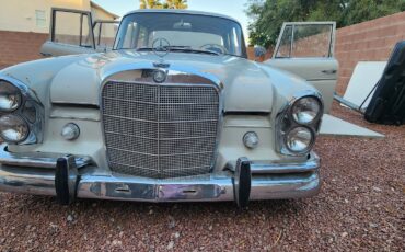Mercedes-Benz-300SE-1962-19