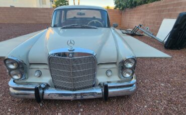 Mercedes-Benz-300SE-1962-3