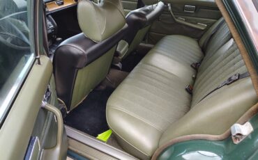 Mercedes-Benz-300d-1976-Sedan-4