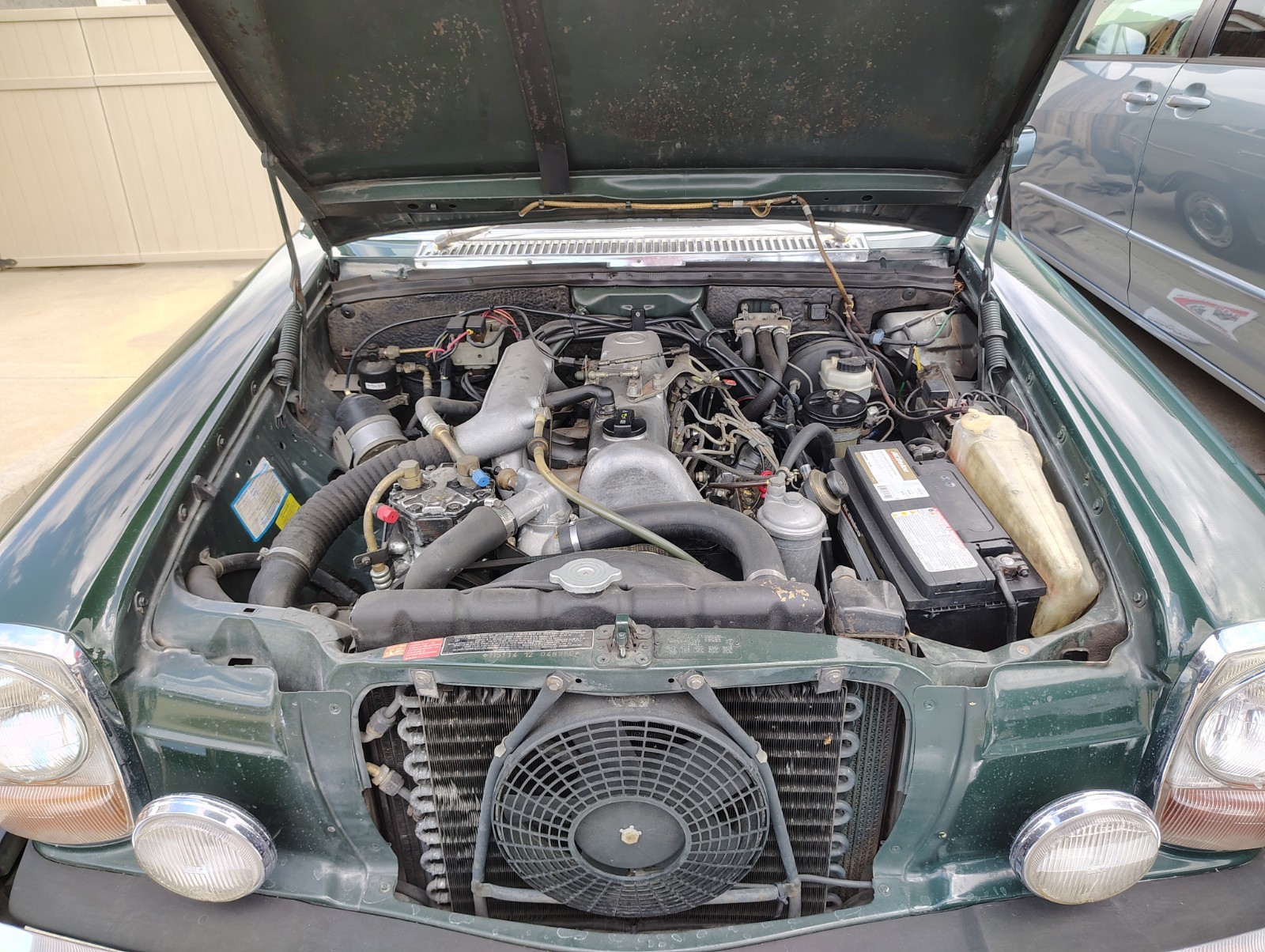 Mercedes-Benz-300d-1976-Sedan-8