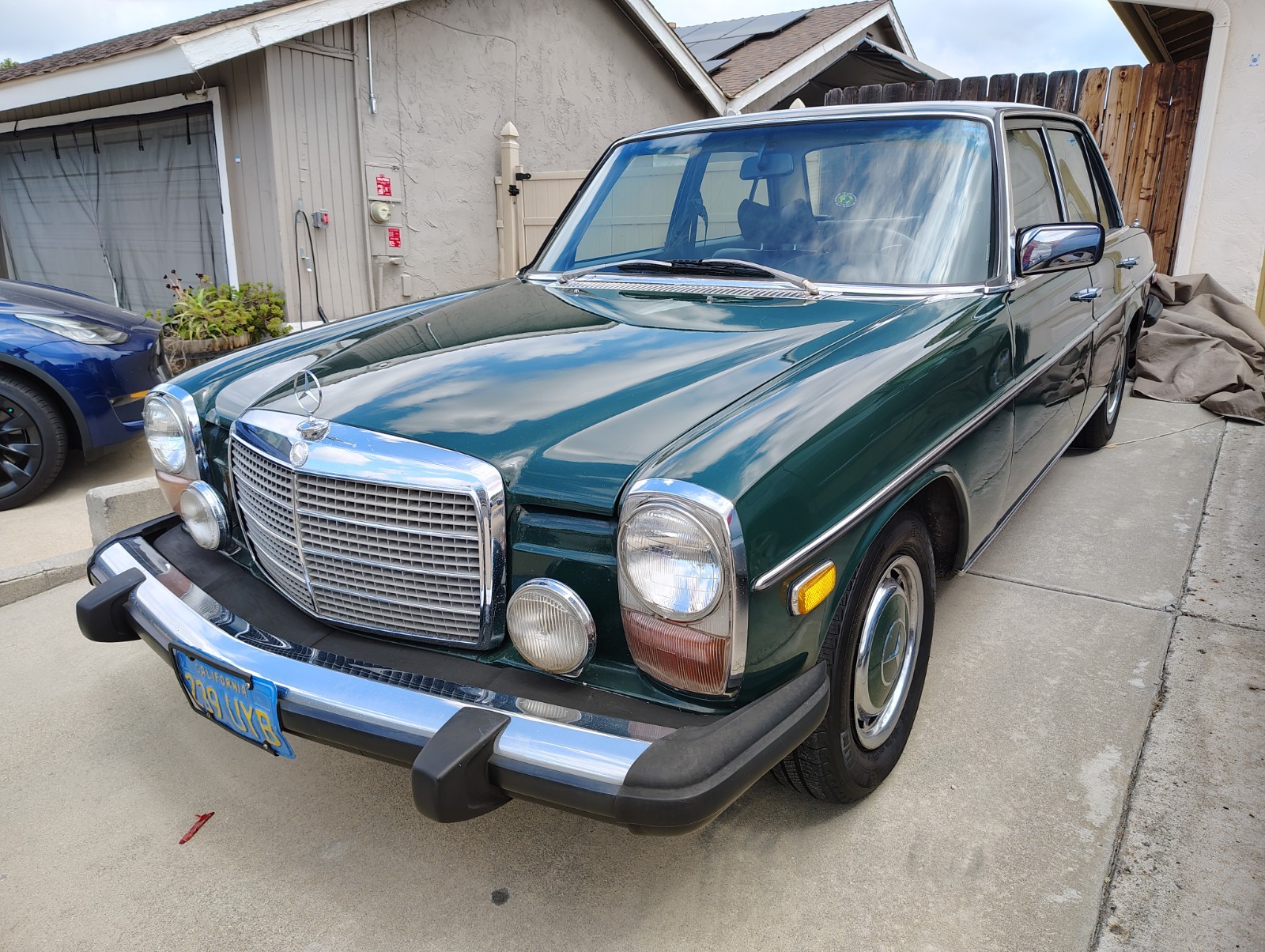 Mercedes-Benz-300d-1976-Sedan