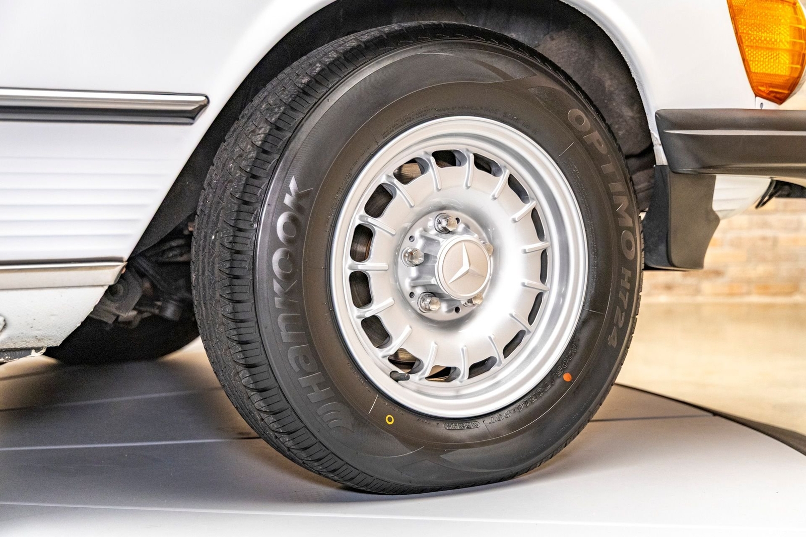 Mercedes-Benz-380-SL-1985-Other-13