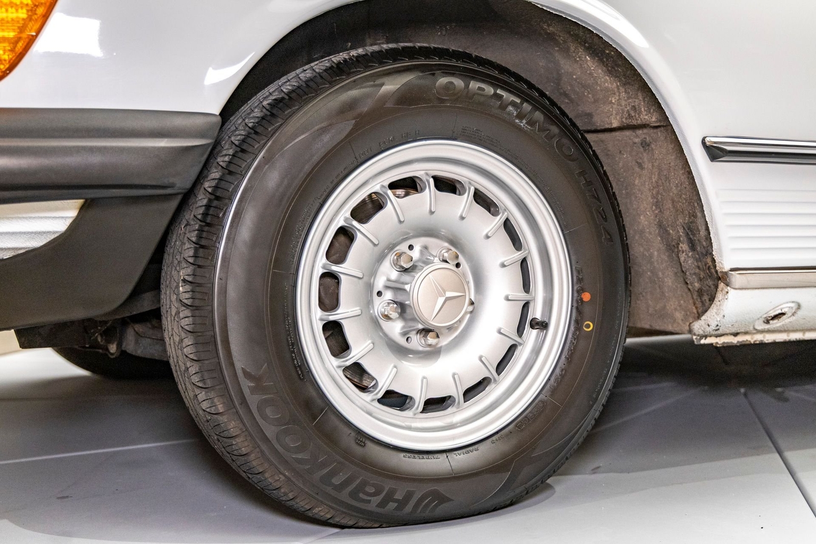 Mercedes-Benz-380-SL-1985-Other-14