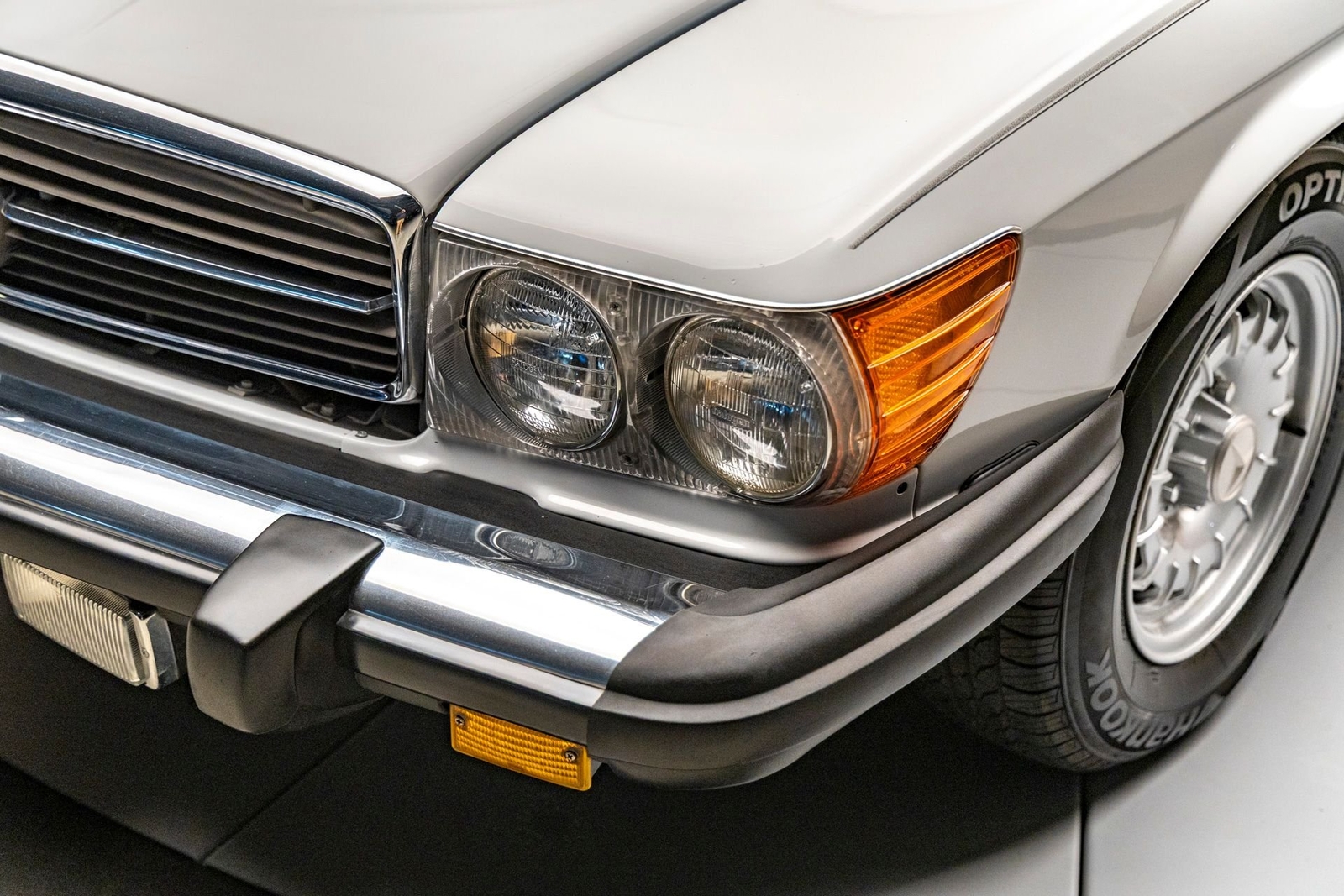 Mercedes-Benz-380-SL-1985-Other-20