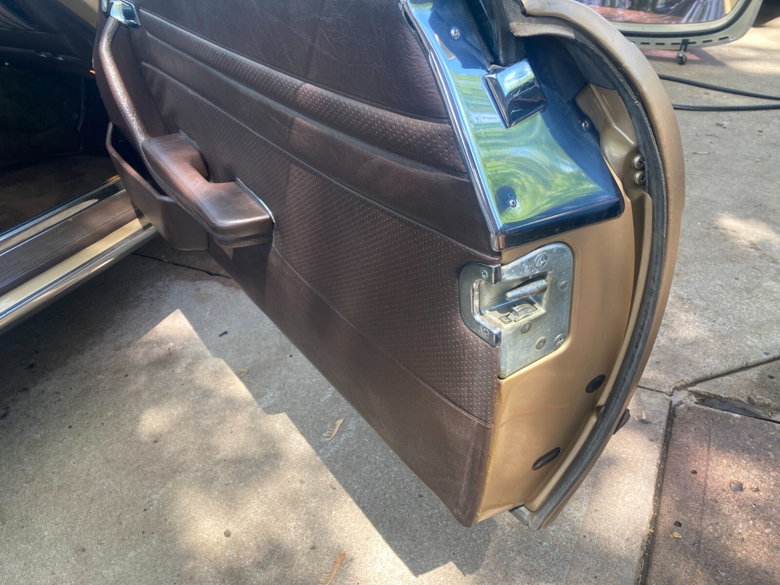 Mercedes-Benz-380SL-1982-Convertible-8