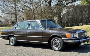 Mercedes-Benz-400-Series-1974-SEDAN-10