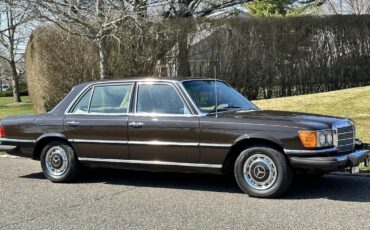 Mercedes-Benz-400-Series-1974-SEDAN-11