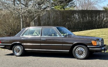 Mercedes-Benz-400-Series-1974-SEDAN-12