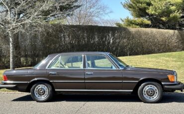Mercedes-Benz-400-Series-1974-SEDAN-13