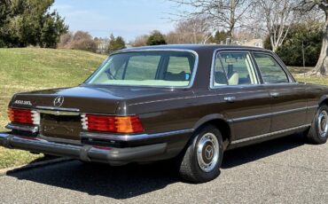 Mercedes-Benz-400-Series-1974-SEDAN-18