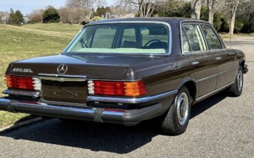 Mercedes-Benz-400-Series-1974-SEDAN-19