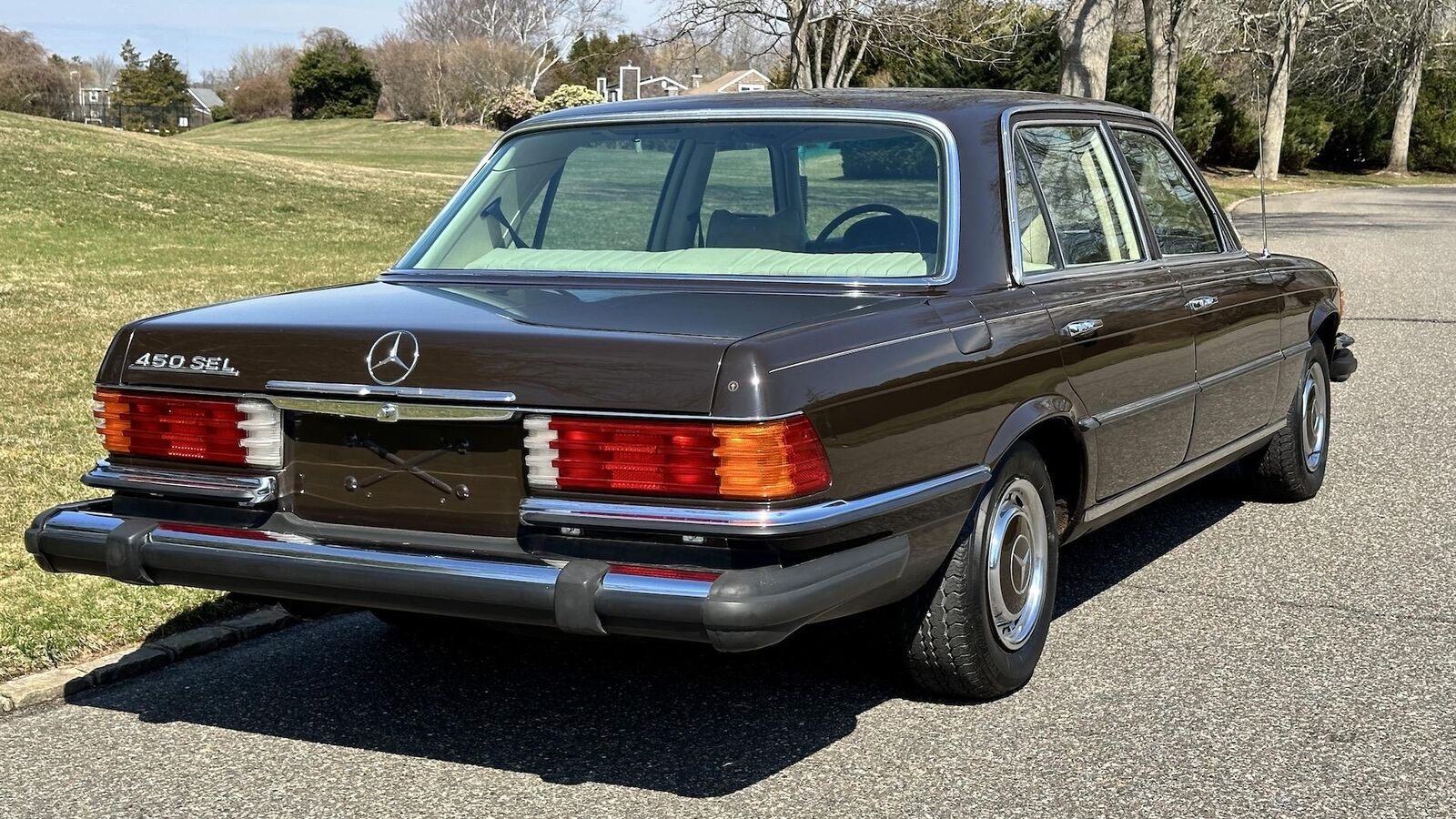 Mercedes-Benz-400-Series-1974-SEDAN-19