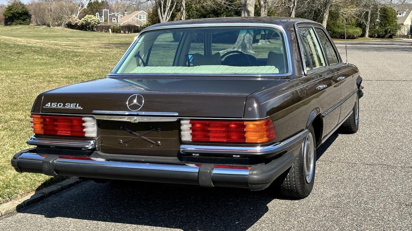 Mercedes-Benz-400-Series-1974-SEDAN-20
