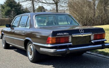 Mercedes-Benz-400-Series-1974-SEDAN-22