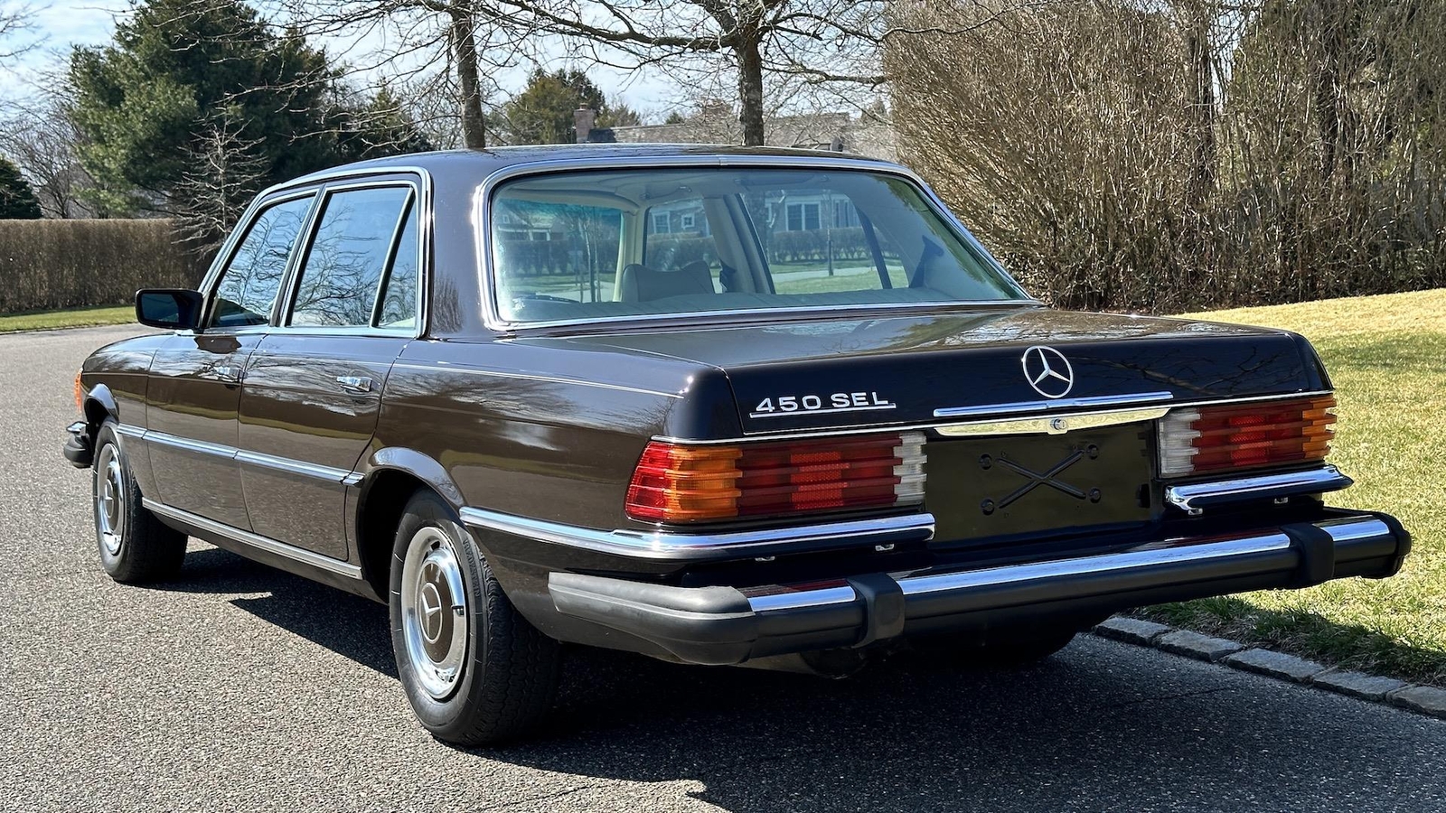 Mercedes-Benz-400-Series-1974-SEDAN-22