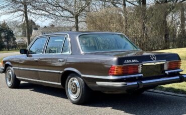 Mercedes-Benz-400-Series-1974-SEDAN-23