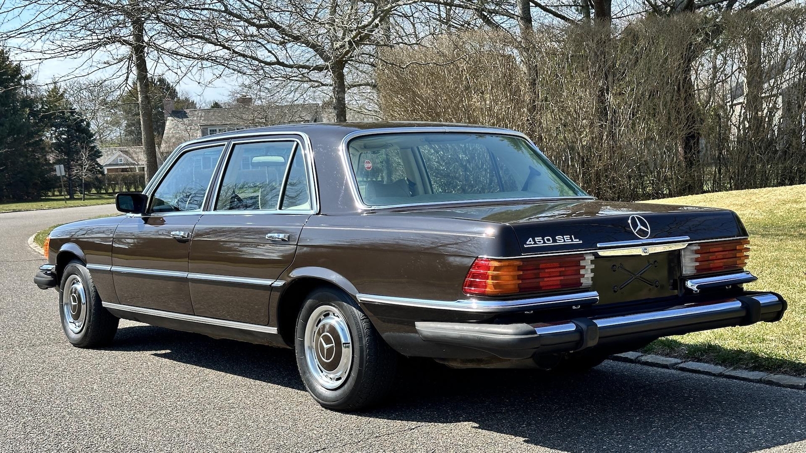 Mercedes-Benz-400-Series-1974-SEDAN-23