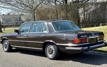 Mercedes-Benz-400-Series-1974-SEDAN-24