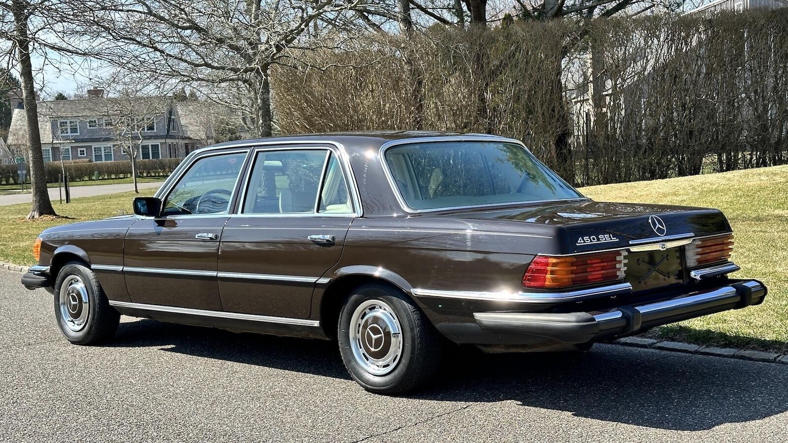 Mercedes-Benz-400-Series-1974-SEDAN-24