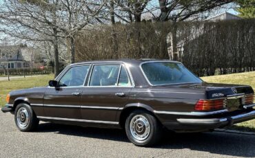 Mercedes-Benz-400-Series-1974-SEDAN-25