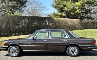 Mercedes-Benz-400-Series-1974-SEDAN-27