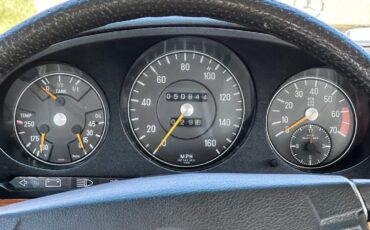 Mercedes-Benz-400-Series-1974-SEDAN-3