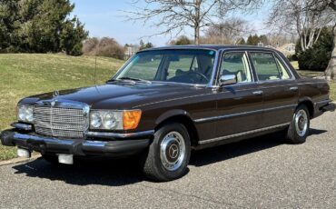 Mercedes-Benz-400-Series-1974-SEDAN-30