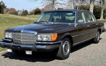 Mercedes-Benz-400-Series-1974-SEDAN-31