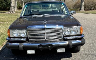 Mercedes-Benz-400-Series-1974-SEDAN-32