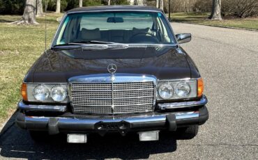 Mercedes-Benz-400-Series-1974-SEDAN-33