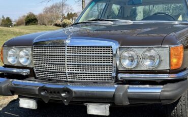 Mercedes-Benz-400-Series-1974-SEDAN-34