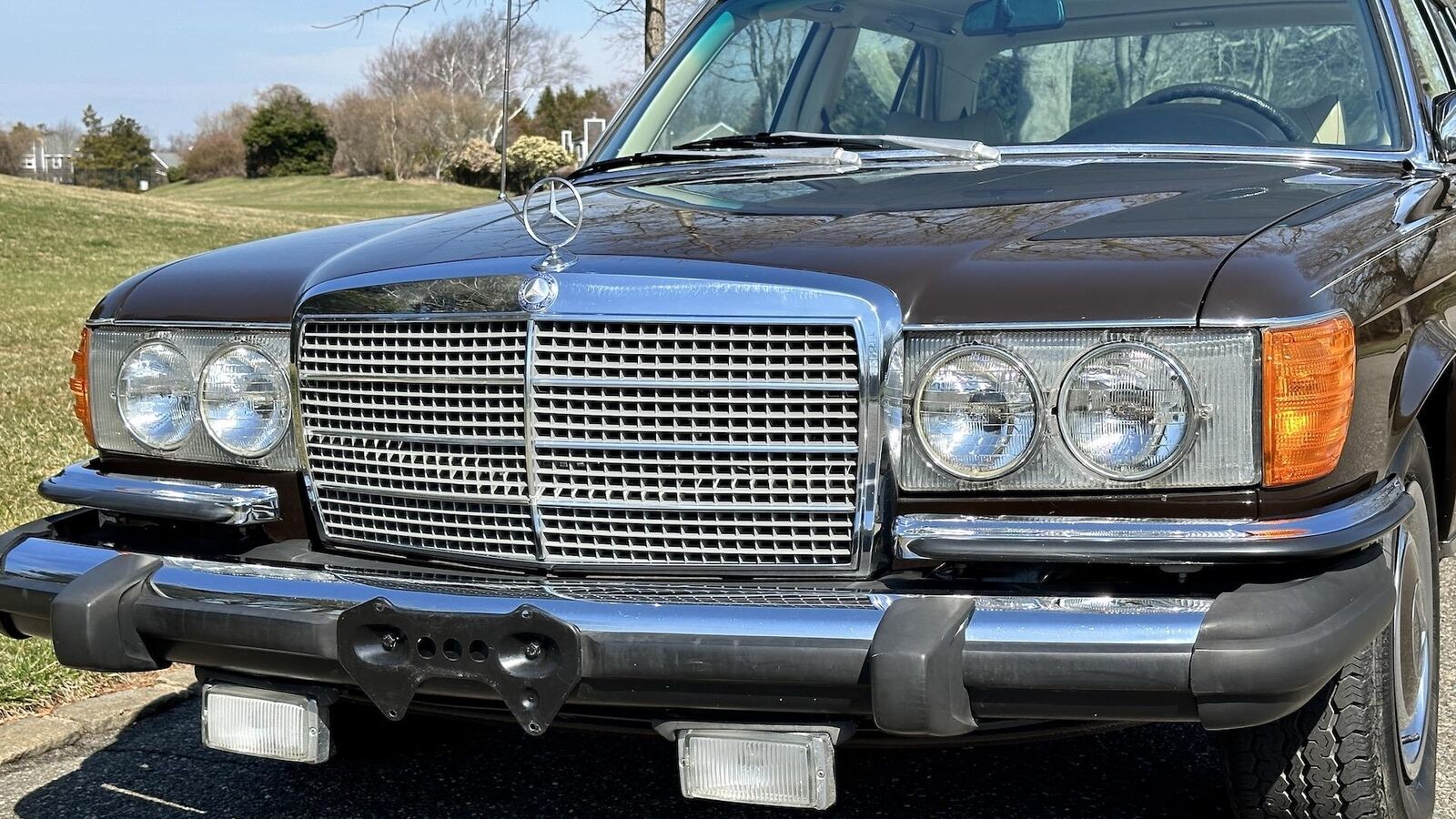 Mercedes-Benz-400-Series-1974-SEDAN-34