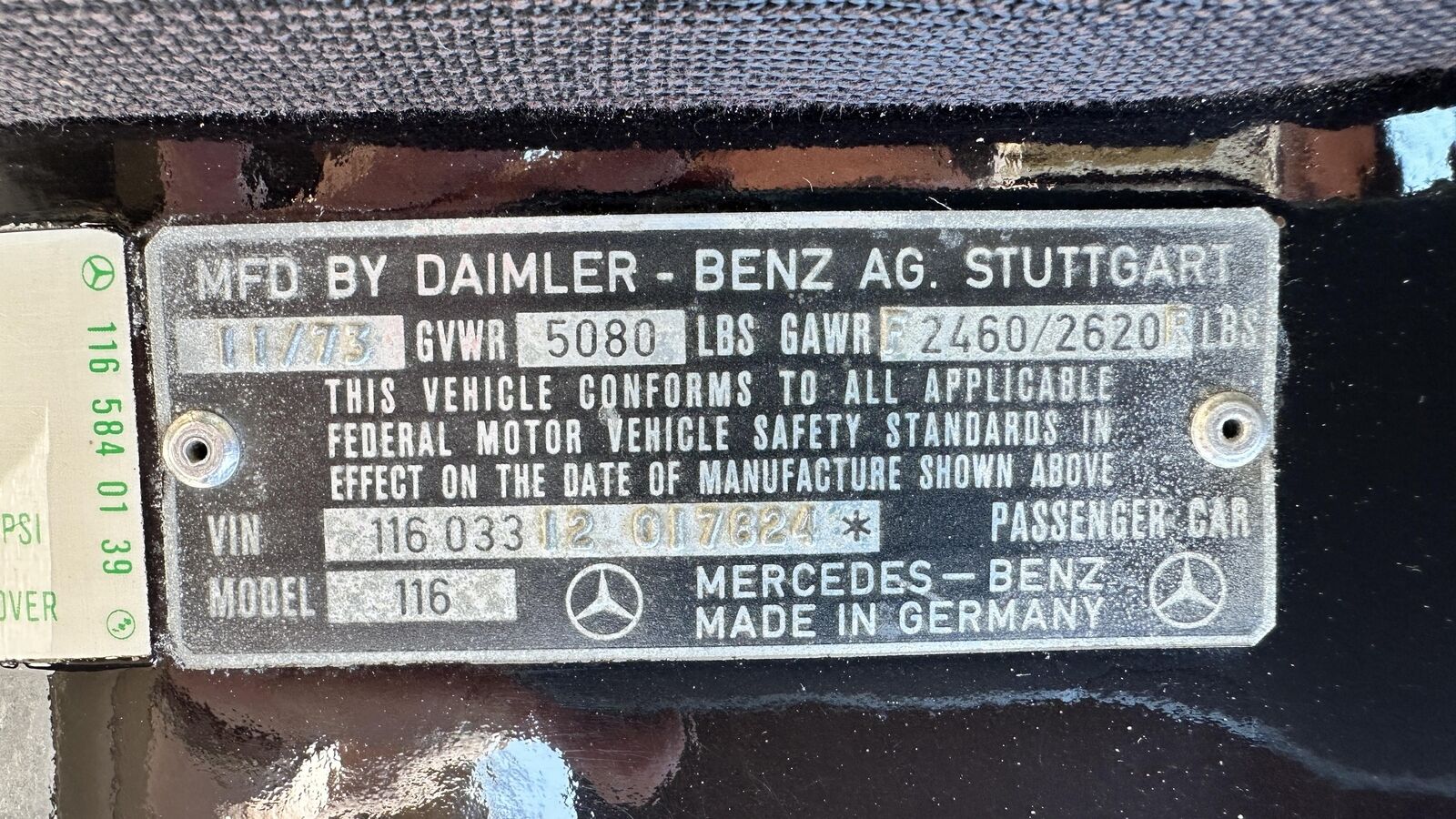 Mercedes-Benz-400-Series-1974-SEDAN-37