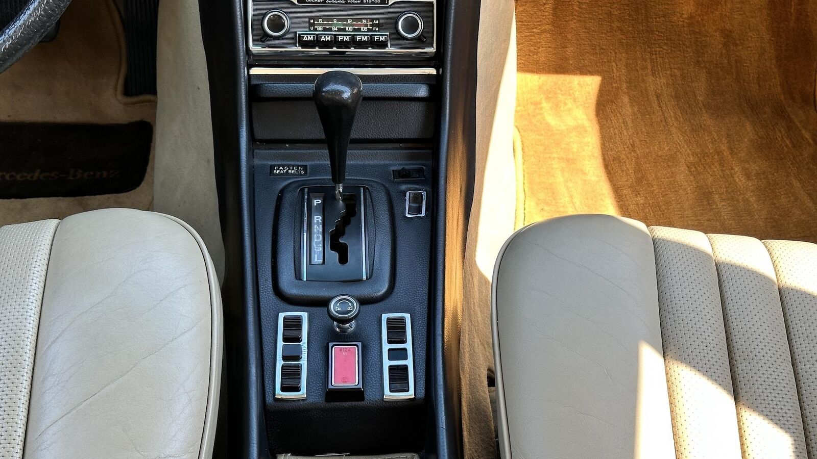 Mercedes-Benz-400-Series-1974-SEDAN-4