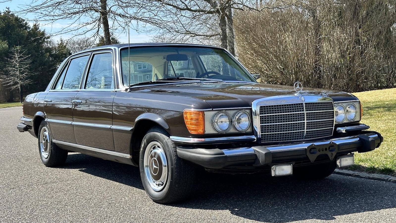 Mercedes-Benz-400-Series-1974-SEDAN-7