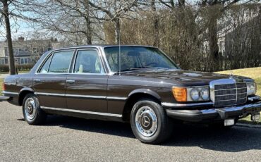Mercedes-Benz-400-Series-1974-SEDAN-9