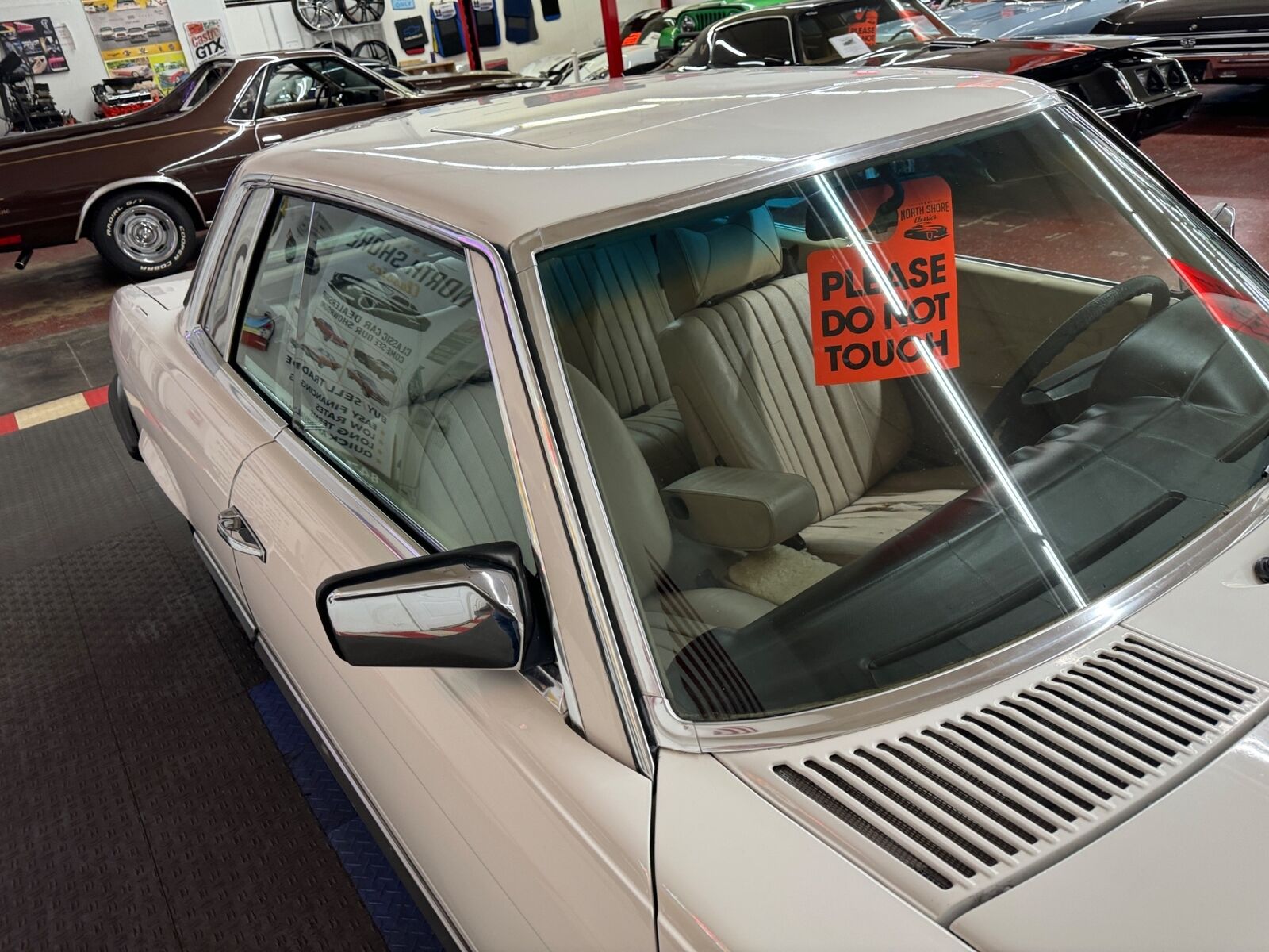 Mercedes-Benz-400-Series-1977-10