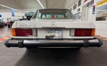 Mercedes-Benz-400-Series-1977-12