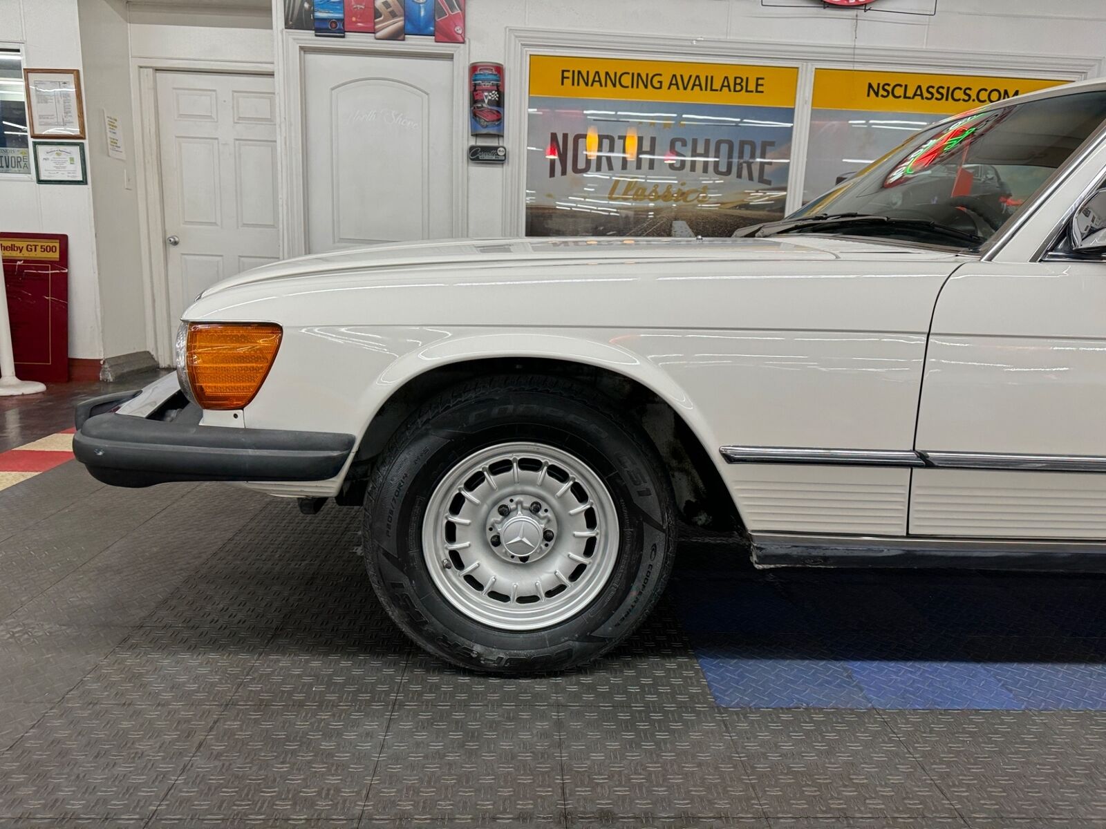 Mercedes-Benz-400-Series-1977-16