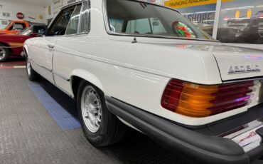 Mercedes-Benz-400-Series-1977-19