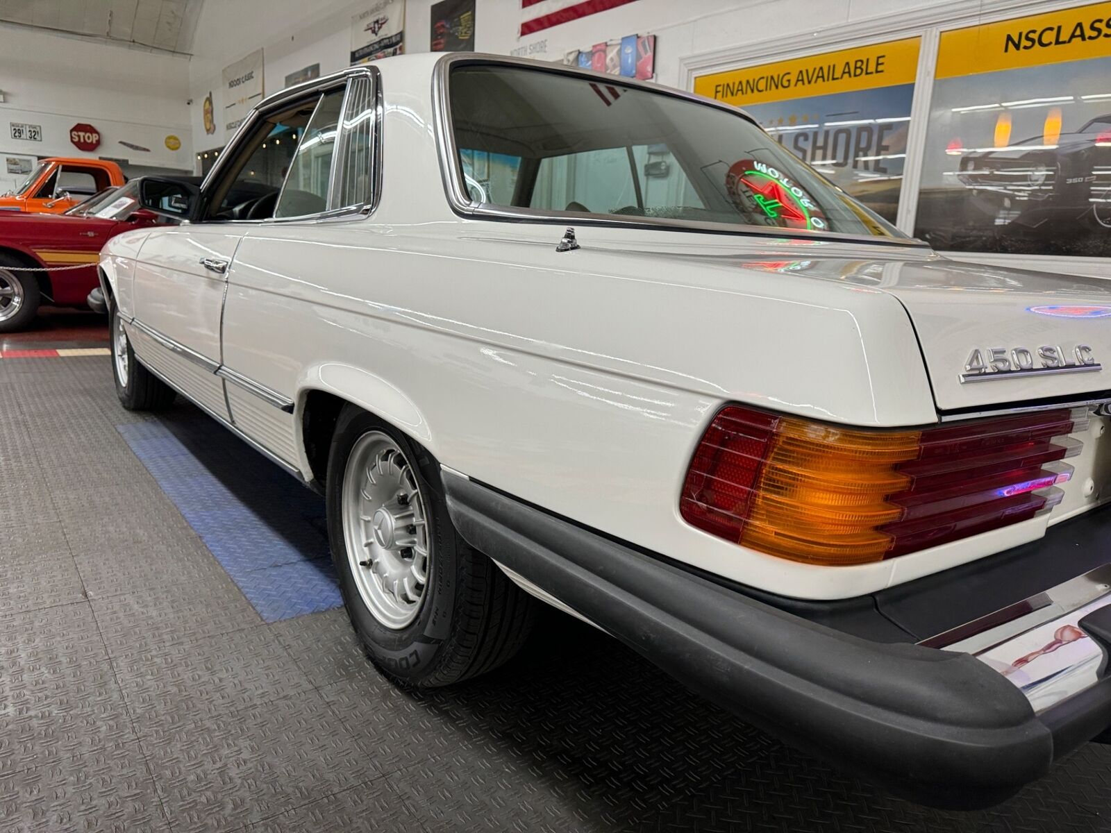 Mercedes-Benz-400-Series-1977-19