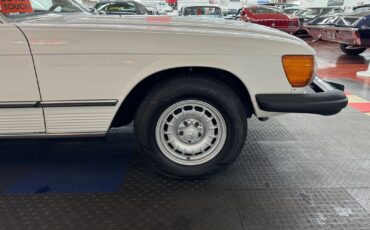 Mercedes-Benz-400-Series-1977-24