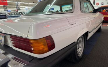 Mercedes-Benz-400-Series-1977-25