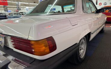 Mercedes-Benz-400-Series-1977-25