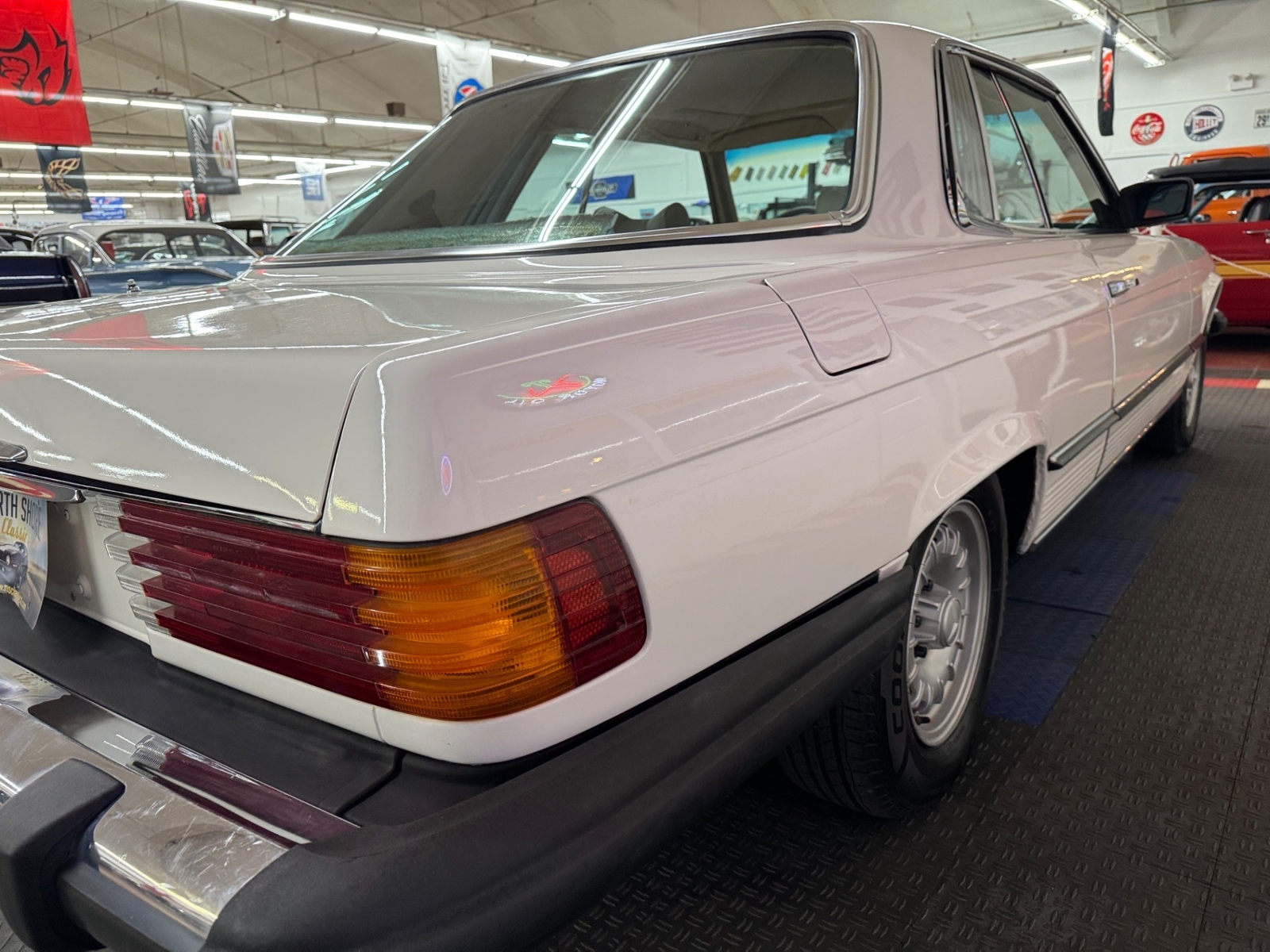 Mercedes-Benz-400-Series-1977-25