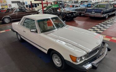 Mercedes-Benz-400-Series-1977-28