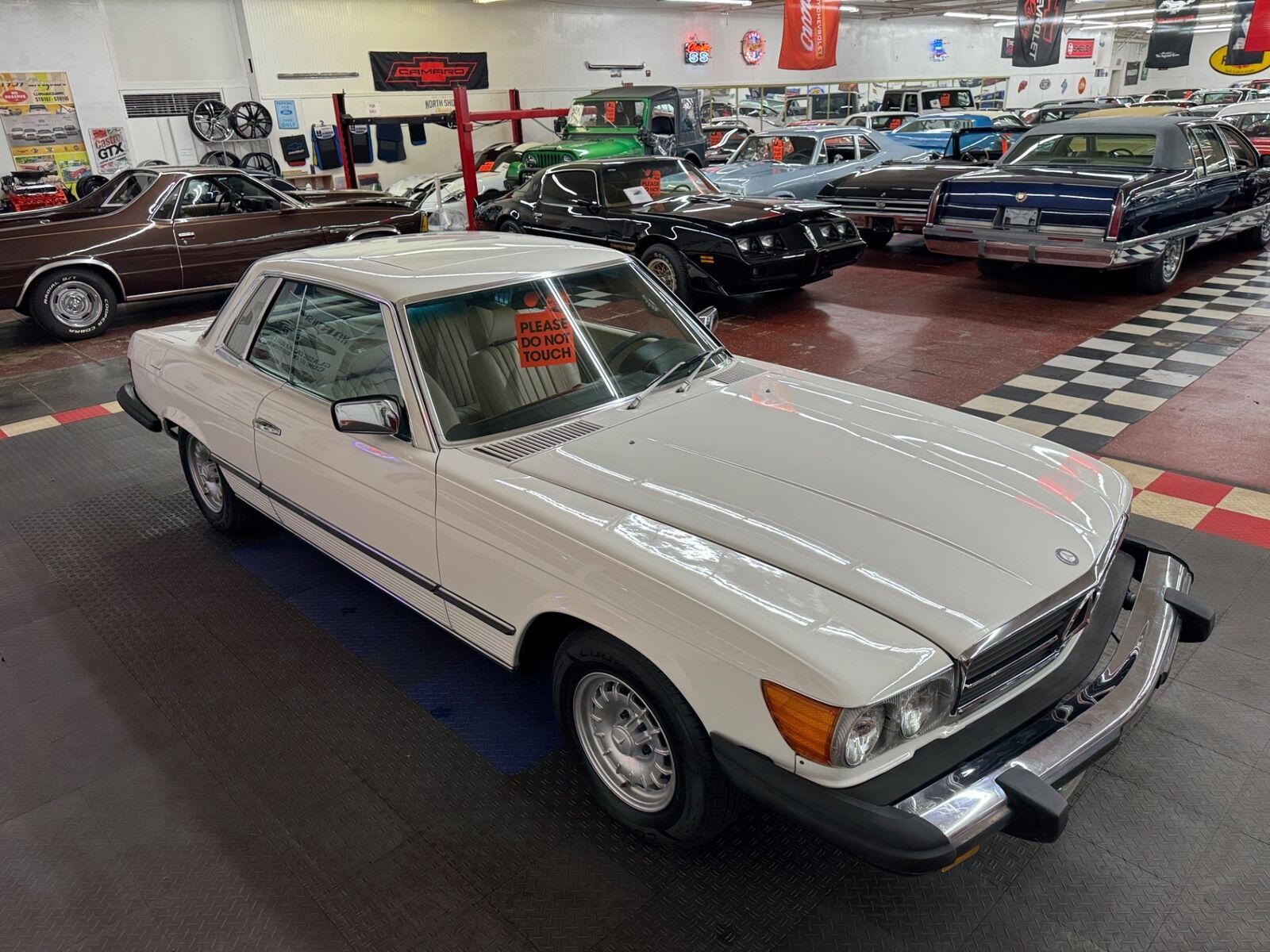 Mercedes-Benz-400-Series-1977-28