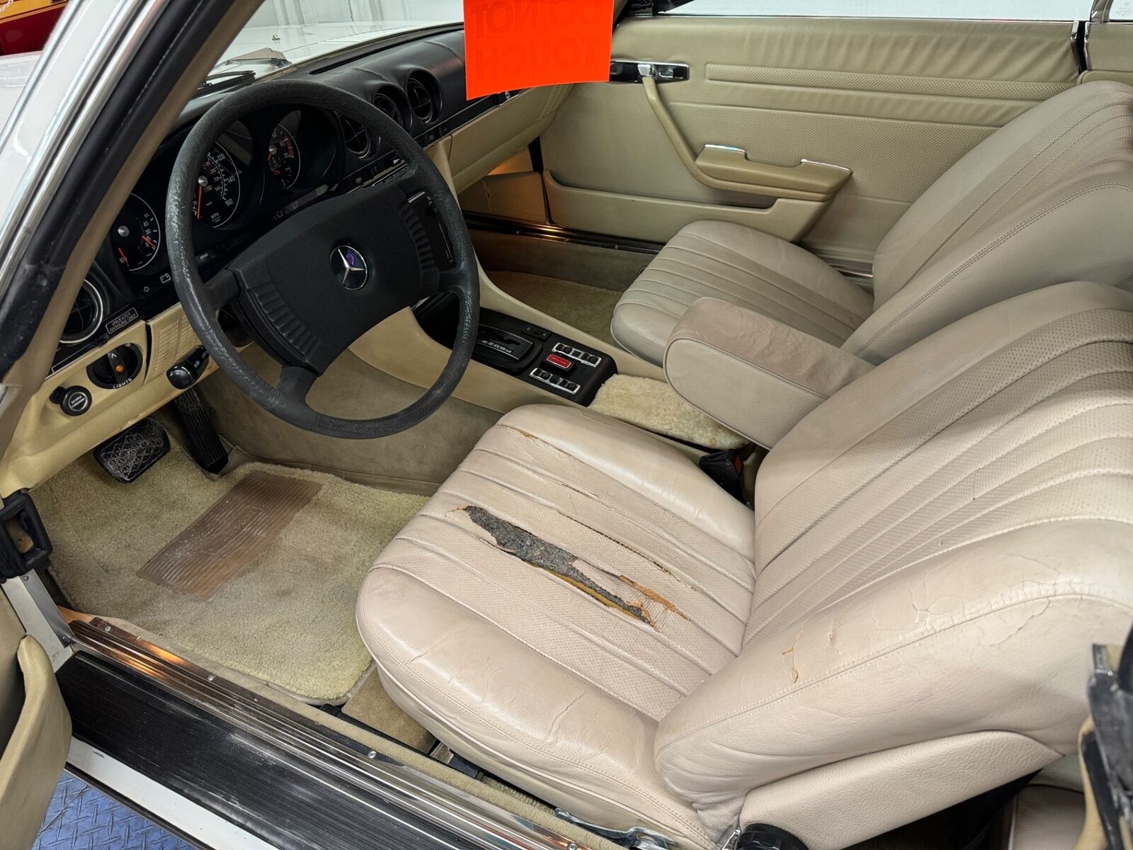 Mercedes-Benz-400-Series-1977-30