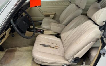 Mercedes-Benz-400-Series-1977-31