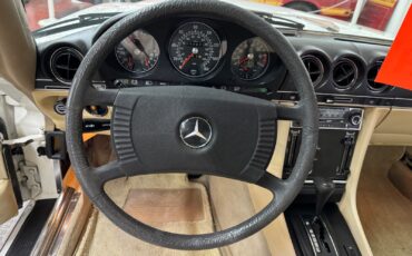 Mercedes-Benz-400-Series-1977-32